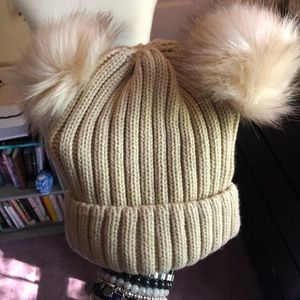NWOT Pompom ear beanie
